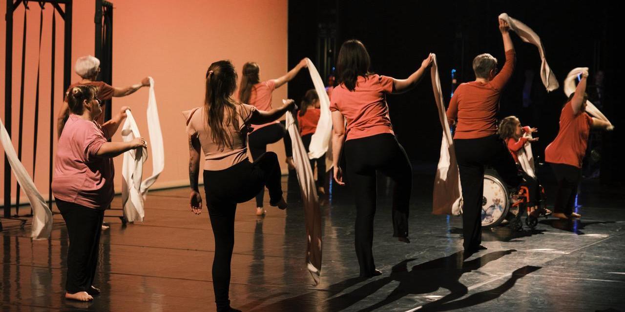 Danse inclusive, ou comment nous mettre des paillettes dans les yeux