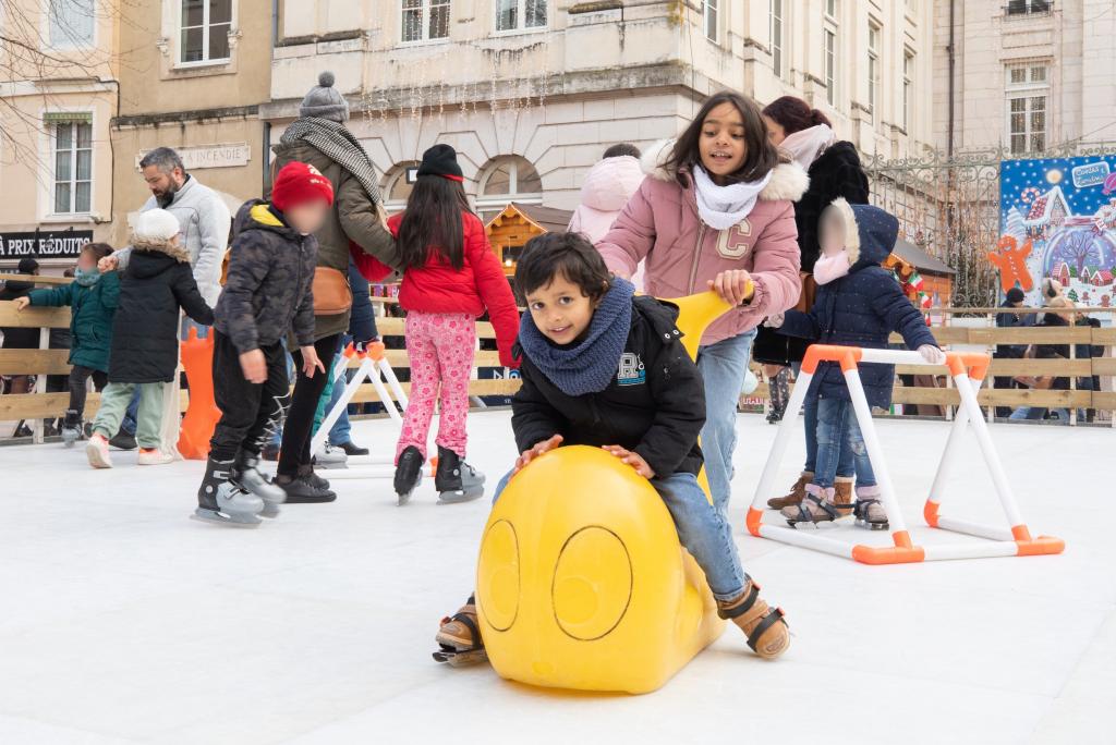 3. patinoire copyville de macon