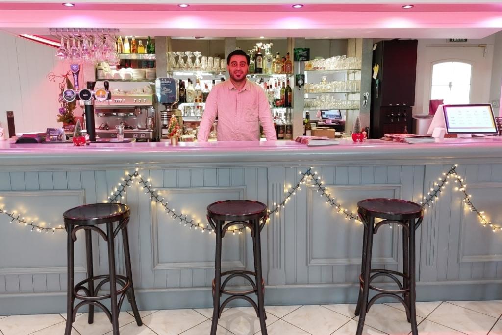 anil diken au bar restaurant de la place 1